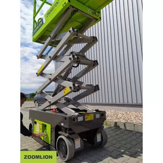 ZOOMLION ZS1012DC 350 кг 10 м Подъемник ножничный аккумуляторный с доставкой в Омск, Грузоподъемность: 350 кг, Высота подъема, м.: 10 м, Тип питания: аккумуляторные (DC), Напряжение: 12 В, Тип батареи: Кислотная, обслуживаемая купить по выгодной цене 100kwatt.ru