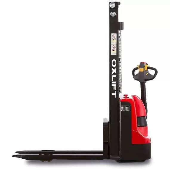 OXLIFT AX 1225 1200 кг 2500 мм Самоходный штабелер с доставкой в Омск, Грузоподъемность: 1.2 тонны (1200 кг), Высота подъема вил, м.: 2.5 м, Напряжение: 24 В, Тип батареи: Кислотная, необслуживаемая, Ёмкость АКБ : 100 Ач купить по выгодной цене 100kwatt.ru