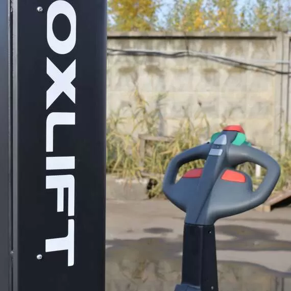 OXLIFT PS 1536 1,5 т 3,6 м Самоходный штабелер с платформой оператора с доставкой в Омск купить по выгодной цене 100kwatt.ru